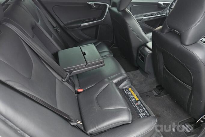 Volvo V60 1 generation [restyling] wagon 5-doors