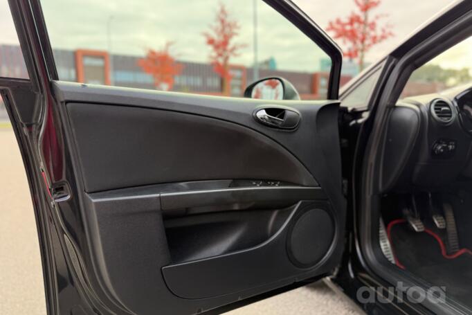 SEAT Leon 2 generation Hatchback 5-doors