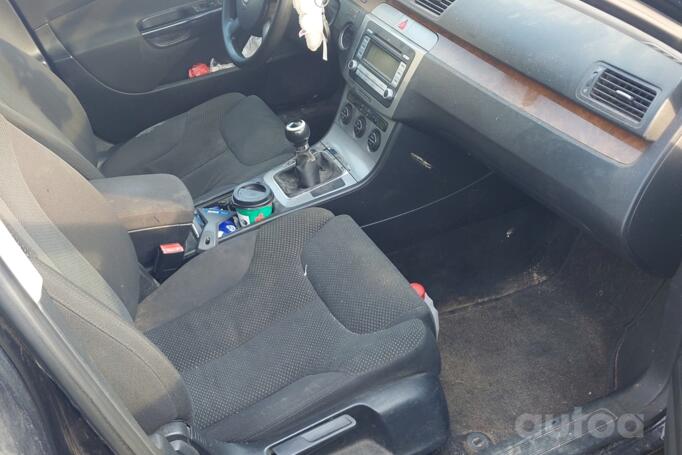 Volkswagen Passat B6 wagon 5-doors