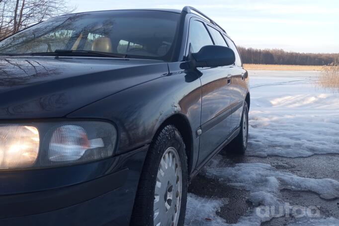 Volvo V70 2 generation wagon