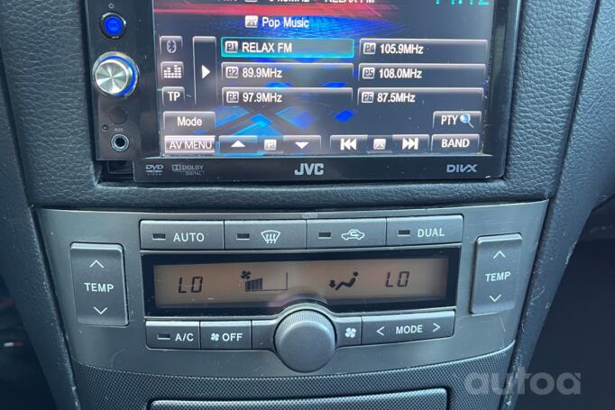 Toyota Avensis 2 generation Sedan