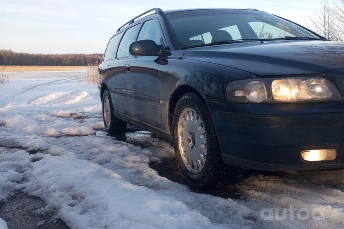 Volvo V70 2 generation wagon