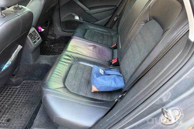 Volkswagen Passat (North America) 1 generation Sedan