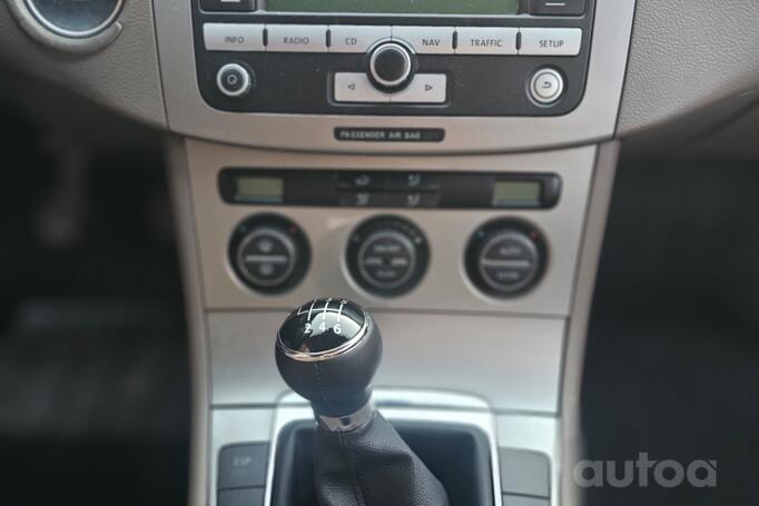 Volkswagen Passat B6 wagon 5-doors