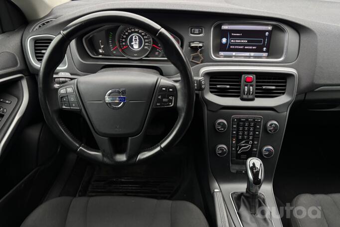 Volvo V40 2 generation Hatchback 5-doors