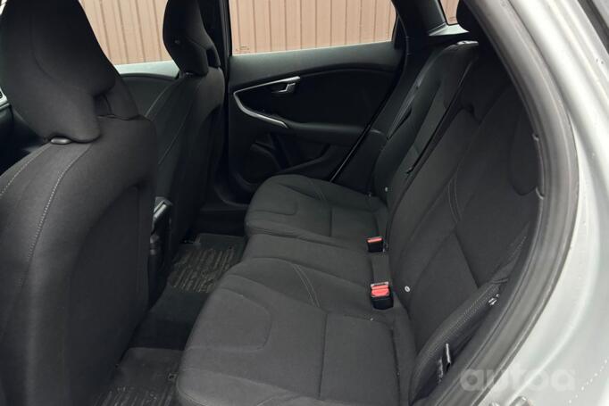 Volvo V40 2 generation Hatchback 5-doors