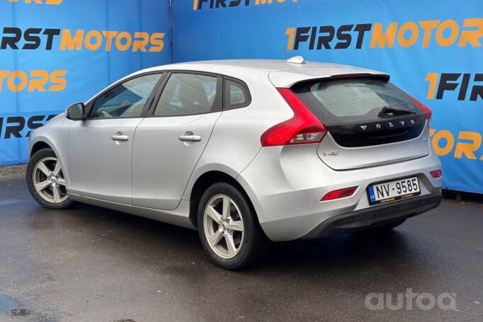 Volvo V40 2 generation Hatchback 5-doors