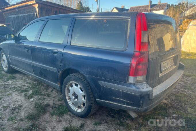Volvo V70 2 generation wagon