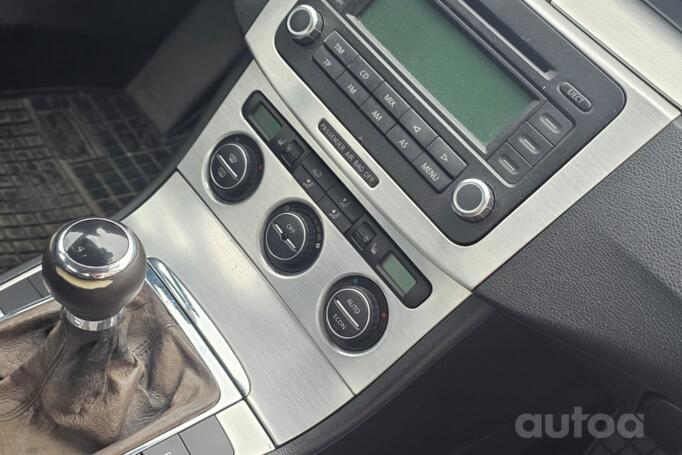 Volkswagen Passat B6 Sedan 4-doors