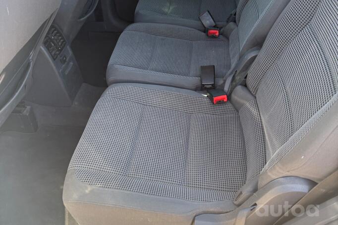 Volkswagen Touran 1 generation Minivan