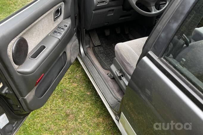 Mitsubishi Space Wagon 2 generation