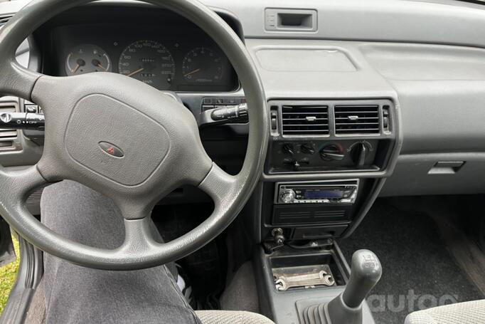 Mitsubishi Space Wagon 2 generation