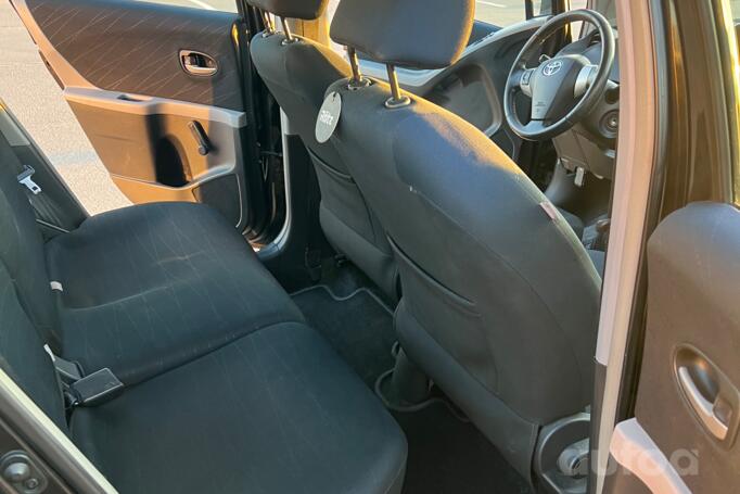 Toyota Yaris 2 generation