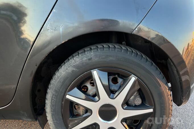 Toyota Yaris 2 generation