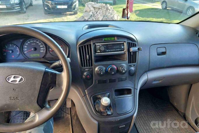 Hyundai H-1