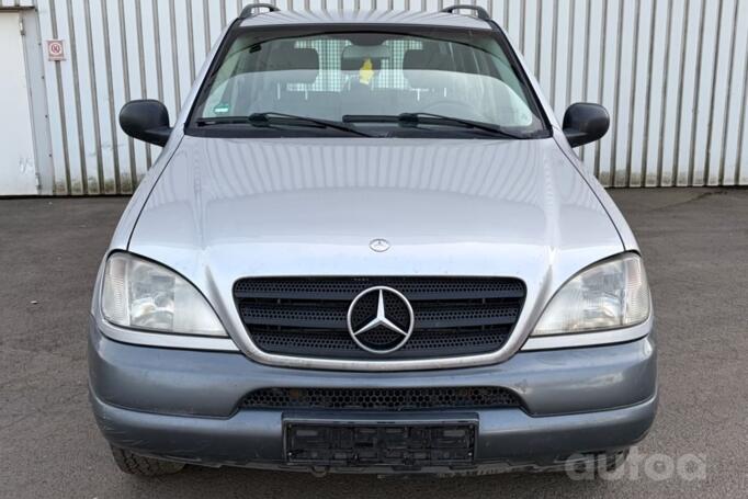 Mercedes-Benz M-Class W163 Crossover 5-doors