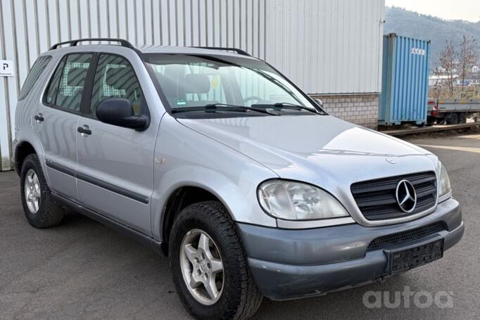 Mercedes-Benz M-Class W163 Crossover 5-doors