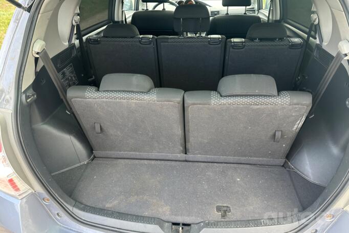 Toyota Verso 1 generation Minivan