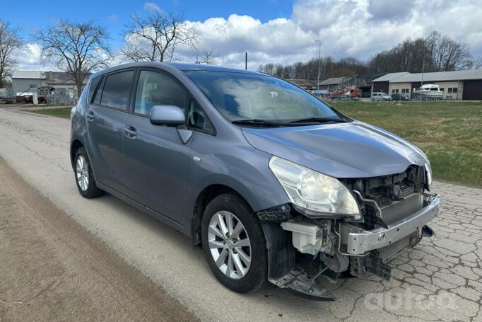 Toyota Verso 1 generation Minivan