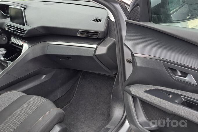 Peugeot 5008 2 generation Crossover