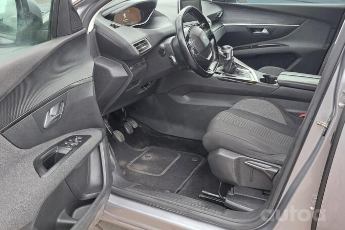 Peugeot 5008 2 generation Crossover