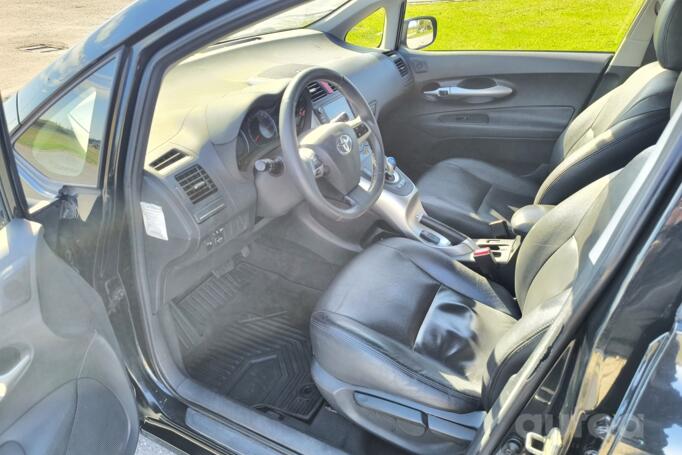 Toyota Auris 1 generation [restyling] Hybrid hatchback 5-doors
