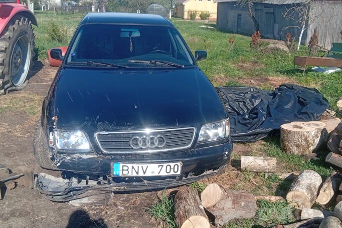 Audi A6 A4/C4 Sedan