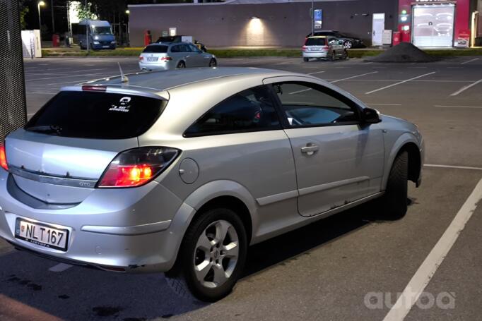 Opel Astra H Hatchback