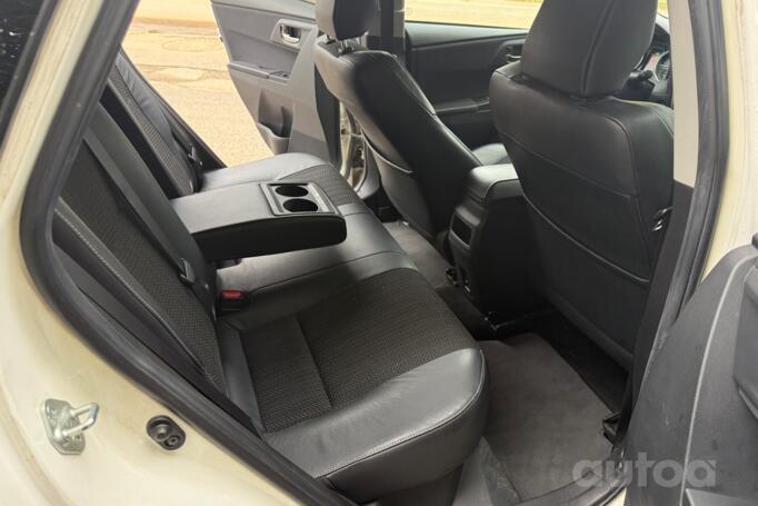 Toyota Auris 2 generation Touring Sports Hybrid wagon 5-doors