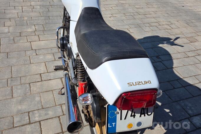 Suzuki GS
