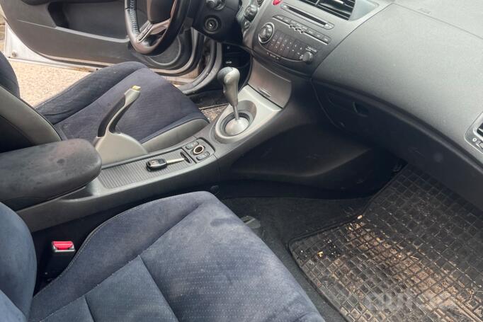 Honda Civic 8 generation Hatchback 5-doors