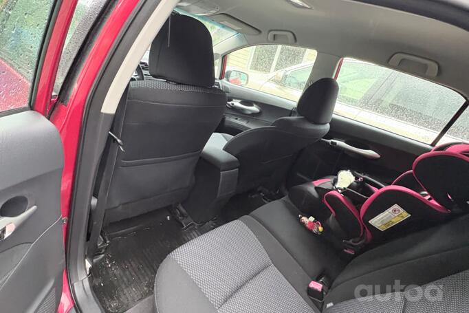 Toyota Auris 1 generation [restyling] Hatchback 5-doors