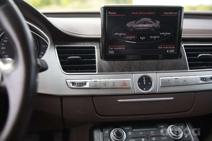 Audi A8 D4/4H Sedan