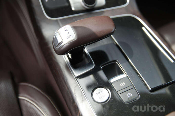 Audi A8 D4/4H Sedan