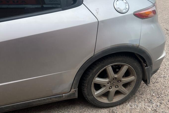 Honda Civic 8 generation Hatchback 5-doors