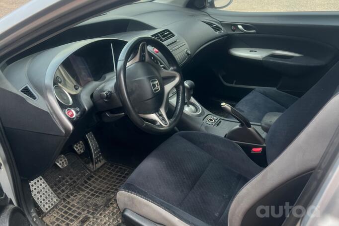 Honda Civic 8 generation Hatchback 5-doors
