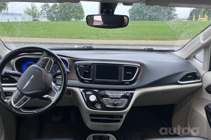 Chrysler Pacifica 2 generation Minivan
