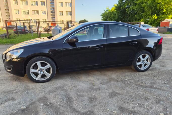 Volvo S60 2 generation Sedan
