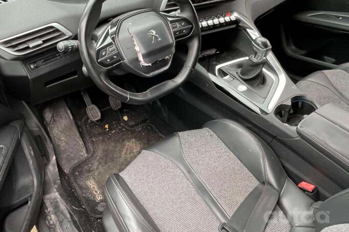 Peugeot 5008 2 generation Crossover