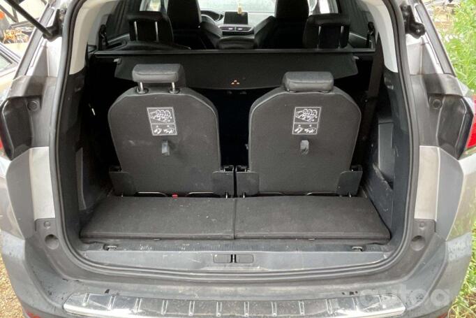 Peugeot 5008 2 generation Crossover