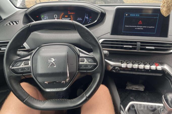 Peugeot 5008 2 generation Crossover
