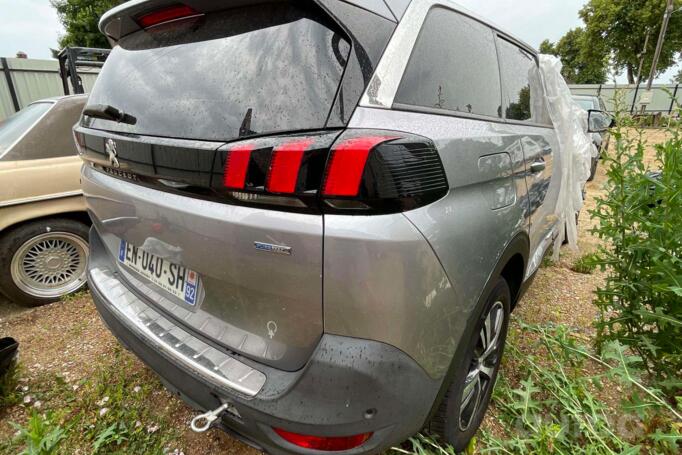 Peugeot 5008 2 generation Crossover