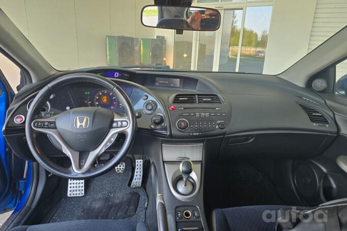 Honda Civic 8 generation Hatchback 5-doors