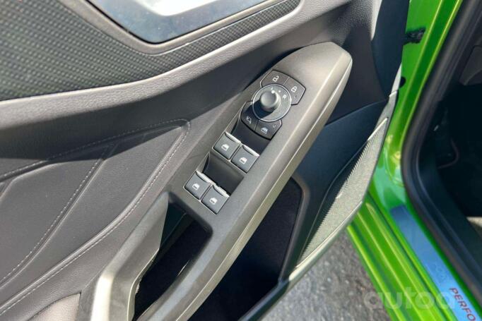 Ford Focus 4 generation Hatchback