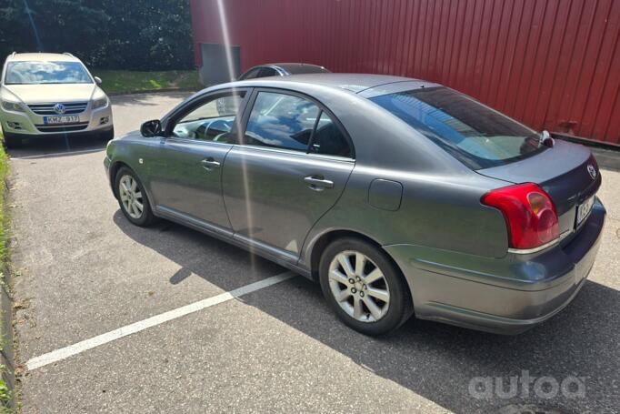 Toyota Avensis 2 generation Liftback