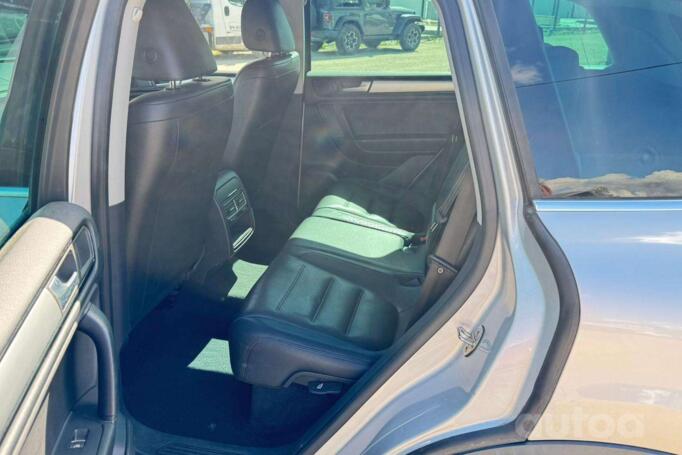 Volkswagen Touareg 2 generation Crossover