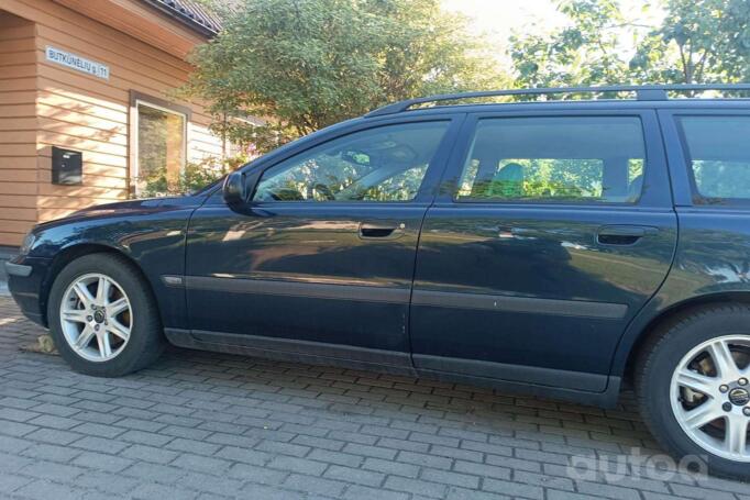 Volvo V70 2 generation wagon