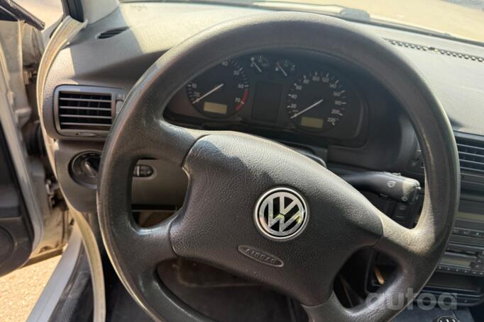 Volkswagen Passat B5 Sedan 4-doors