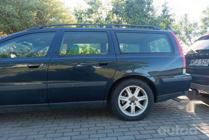 Volvo V70 2 generation wagon