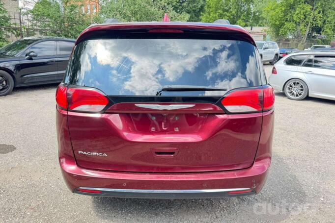 Chrysler Pacifica 2 generation Minivan